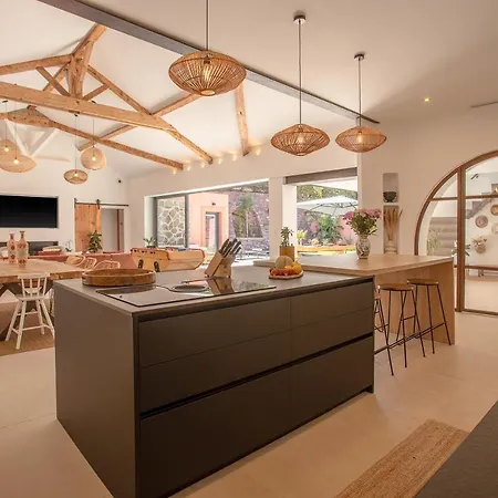 De 300m² Proche De La Saint-Raphael (Var)