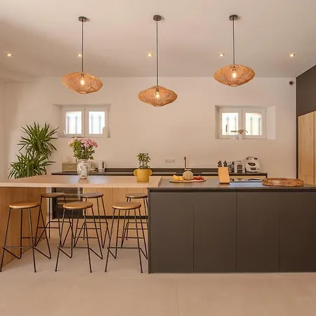 De 300m² Proche De La Saint-Raphael (Var)