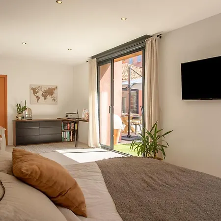 De 300m² Proche De La Villa Saint-Raphael (Var)