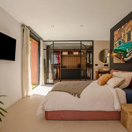 De 300m² Proche De La Saint-Raphael (Var)