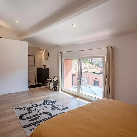 De 300m² Proche De La Saint-Raphael (Var)