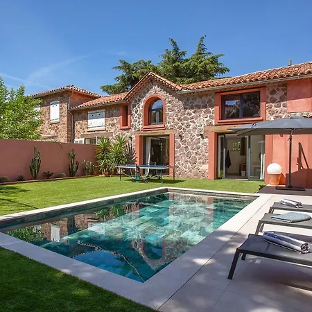 De 300m² Proche De La Villa Saint-Raphaël