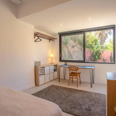 Villa De 300m² Proche De La Plage